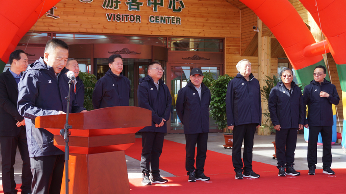 多伦县委常委、常务副县长何明鉴主持开幕式。