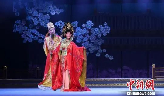 戏曲作品中的唐玄宗与杨贵妃。芊烨 摄