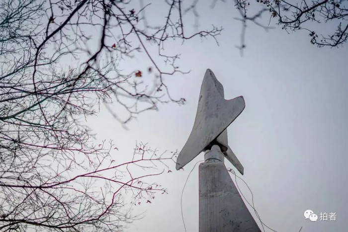 ▲在我和老郭居住多年的大院里，随处可见与航天有关的元素。