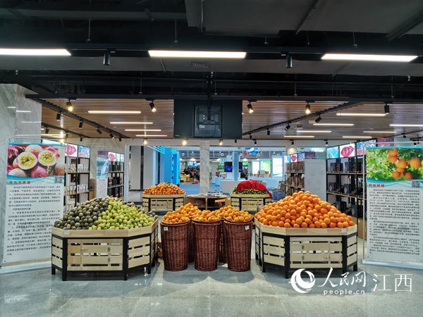 首届消费扶贫博览会江西馆寻乌展区。刘长城摄