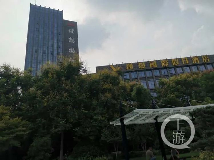 王在清曾隐瞒妻子王景，将团队设置在理想国际办公楼运营色情产业。/受访者供图