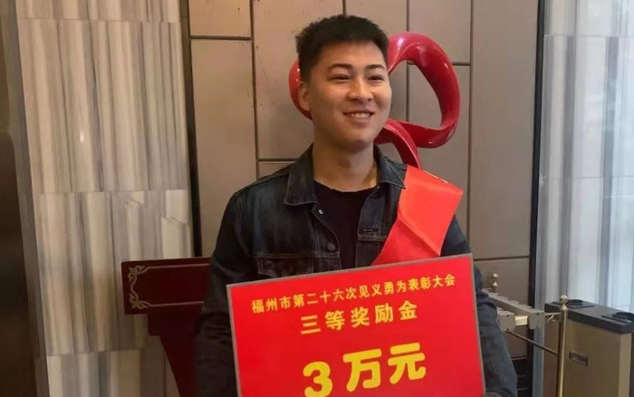 ▲福州赵宇获见义勇为表彰：再发生类似事件会把握好度。