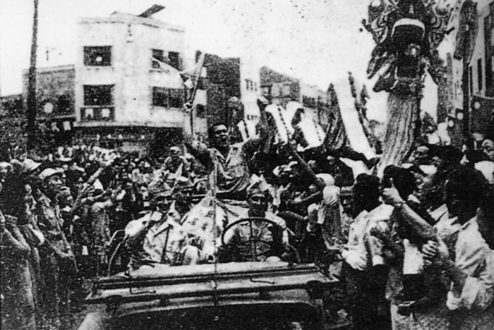 重庆庆祝抗战胜利的游行队伍。图：新华社