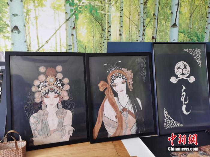  “国潮风”的树皮画。 武晓娟 摄 