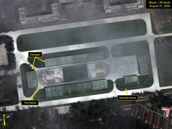 由于车库的存在，外界无法通过卫星判断何种装备参加了阅兵 图源：38 North