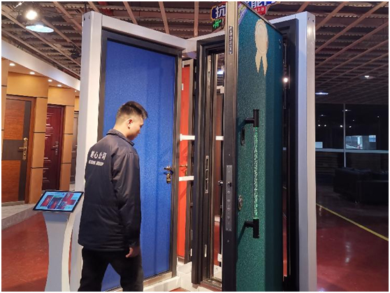 智能门可实现无接触开门、“刷脸”开门  美心集团供图