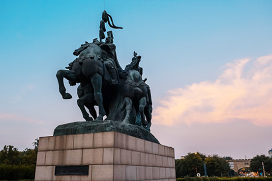 张骞出使西域雕像。图|图虫创意