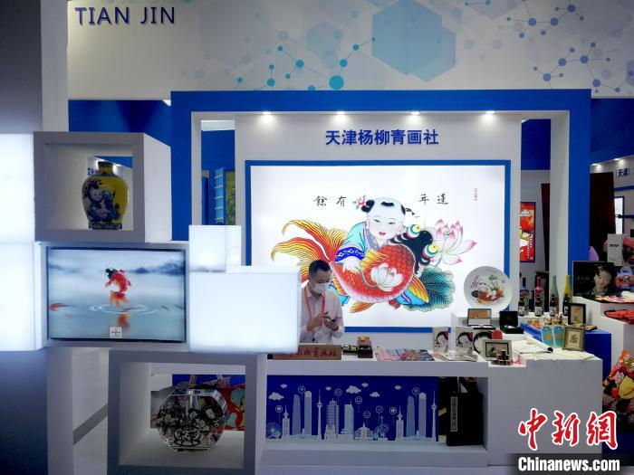 图为天津杨柳青画社展位。　张道正 摄