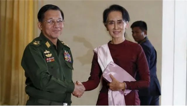 昂山素季（右），现任缅甸联邦共和国国务资政 &nbsp;Quora截图