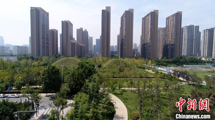 图为薛家寨汉墓群已被改造成绿地公园。　张远 摄
