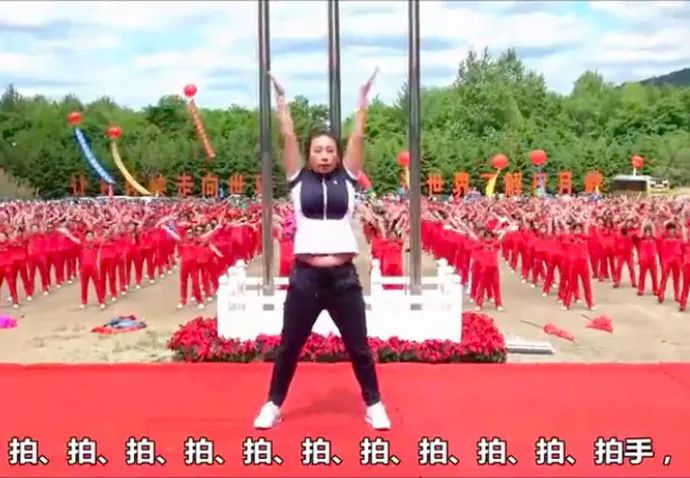 日月峡拍手舞。受访者供图