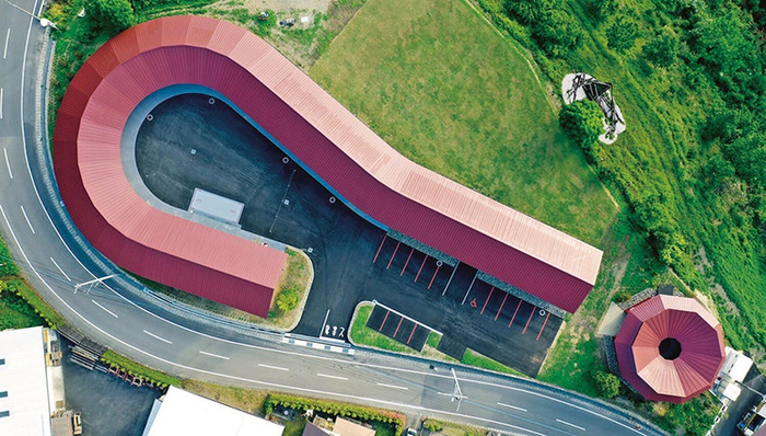 上胜町零浪费中心（WHY）造型就像一个大大的问号，似乎在提醒生产者和消费者要时时刻刻提醒自己如何减少垃圾。&nbsp; &nbsp;&nbsp;WHY官网 图