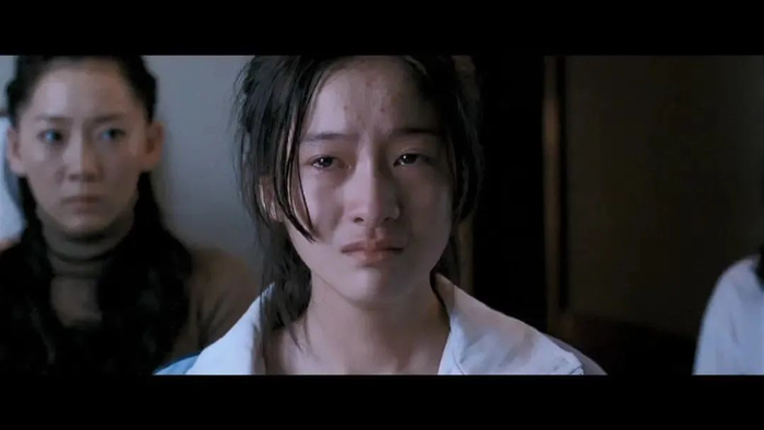 “我拿出卫生巾,他们却让我闭嘴” | 我们来聊聊 “月经羞耻”_新浪新闻