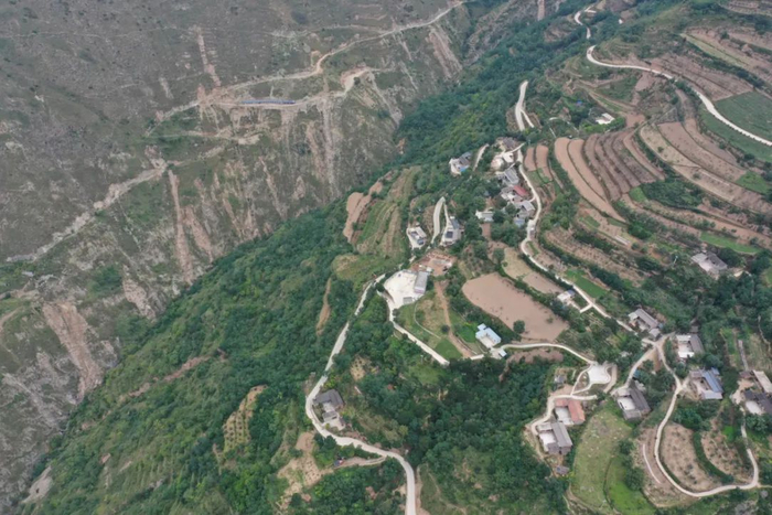 甘肃省西和县蒿林乡地区山区，是甘肃省40个深度贫困乡镇之一。到2019年，该乡12个行政村有9个实现整村脱贫。工人日报记者 王伟伟摄