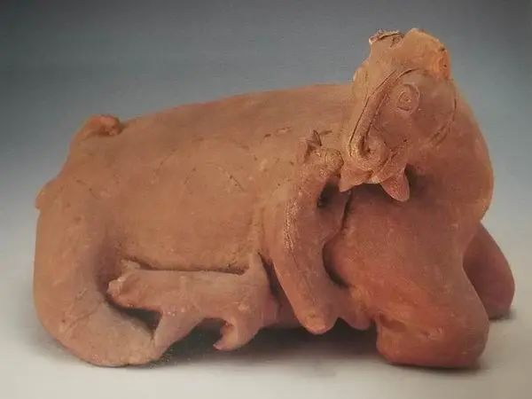 图10 广东省博物馆藏东汉陶羊