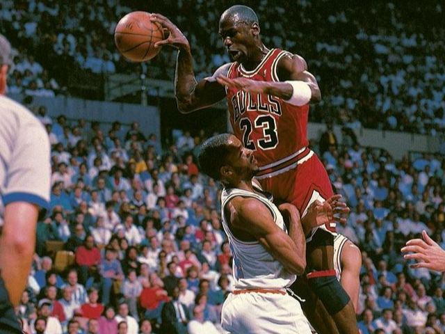 乔丹89年是怎么在抢五大战中投中“The Shot”的?|乔丹|迈克尔·乔丹|埃卢