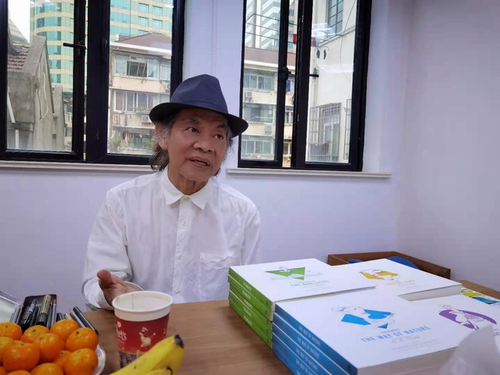 出现在外文书店的蔡志忠。 澎湃新闻记者 范佳来 图