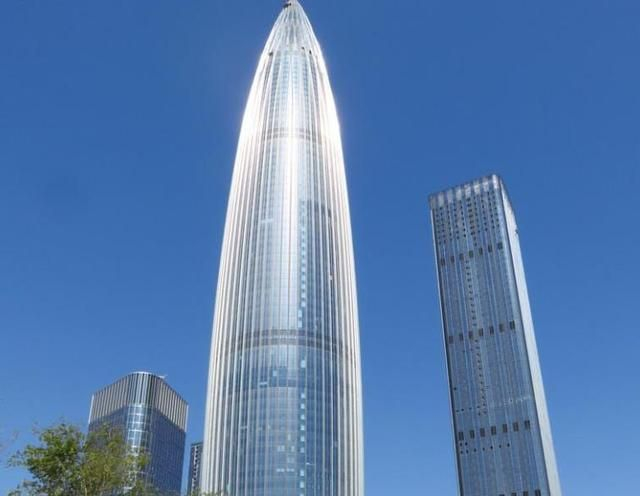 这两幢建筑造型看起来很像,一幢在国内一幢在国外,哪一幢好看?