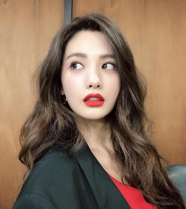韩国第一“美女”?她的美不如十八线小明星,说她美简直过份!