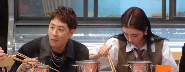 尖叫之夜—明星们后台打麻将、吃火锅唠嗑,像极了婚礼酒席现场|爱奇艺|吃火锅|打麻将