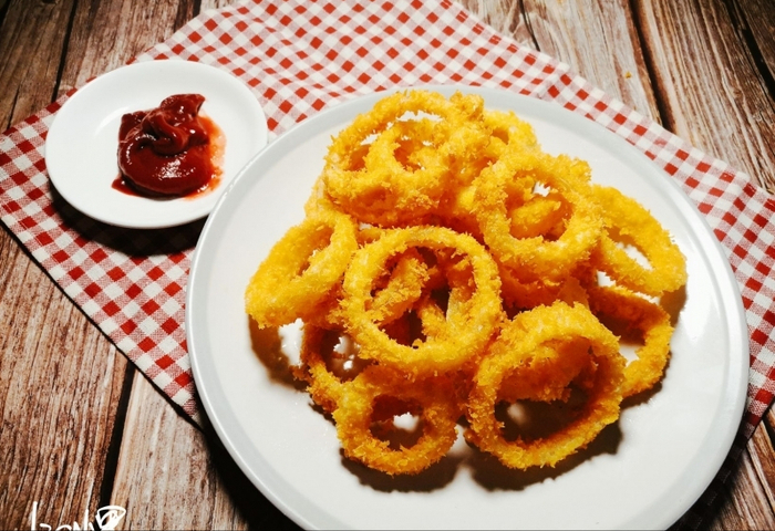 洋葱怎么吃油炸洋葱圈口感酥脆好吃不腻