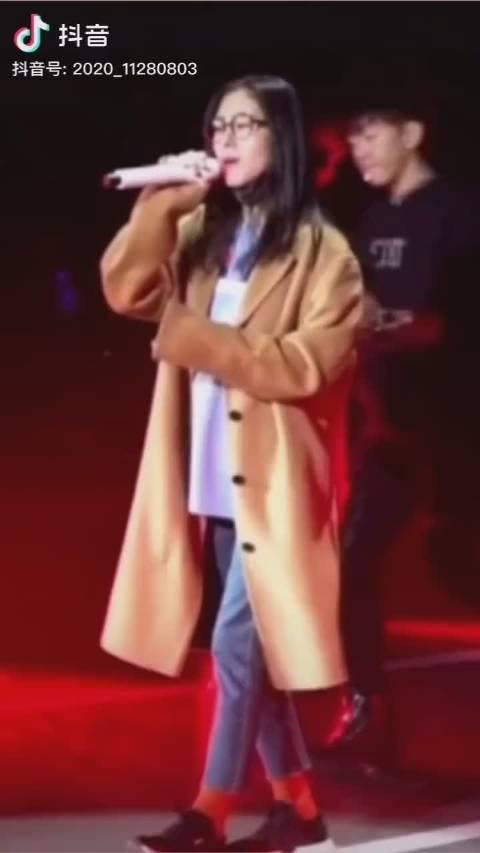 张碧晨之前参加彩排孕肚居然这么明显