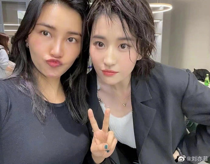 胡歌刘亦菲美国结婚要官宣?男方经纪人否认,两人青涩写真曝光
