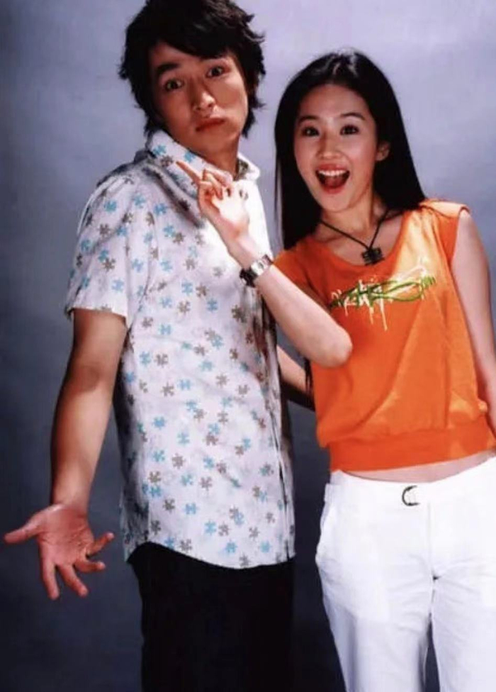 胡歌刘亦菲美国结婚要官宣?男方经纪人否认,两人青涩写真曝光