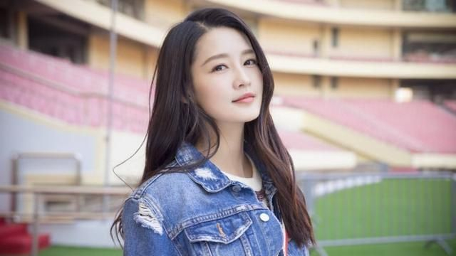 肖战和李沁等出演的《狼殿下》也播出了,而且去年肖战与黄景瑜出演了