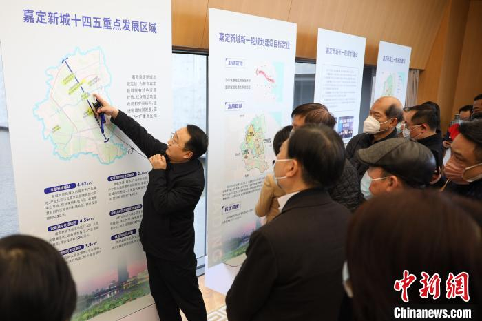 上海海联会考察团了解嘉定新城“十四五”重点发展方向 张亨伟 摄