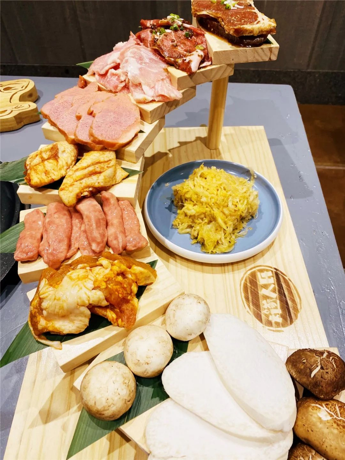 食肉兽们疯狂吧,青岛首家燧人氏烤肉开!业!啦!