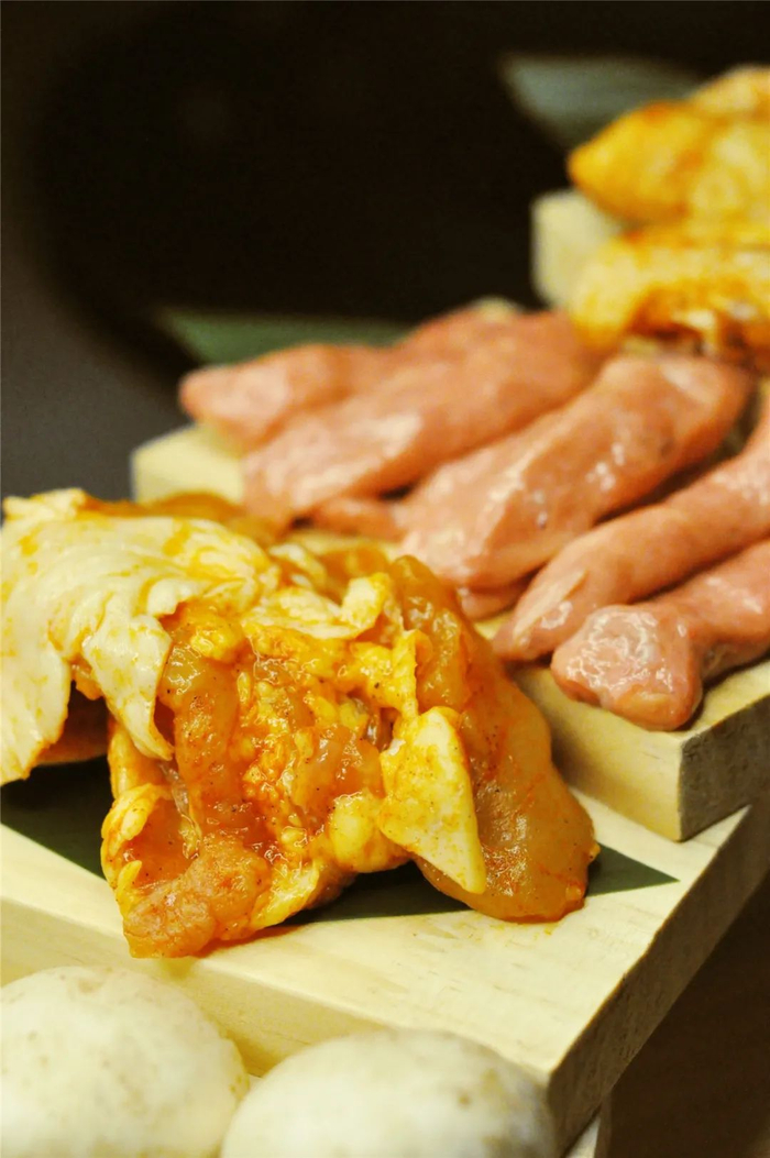食肉兽们疯狂吧,青岛首家燧人氏烤肉开!业!啦!