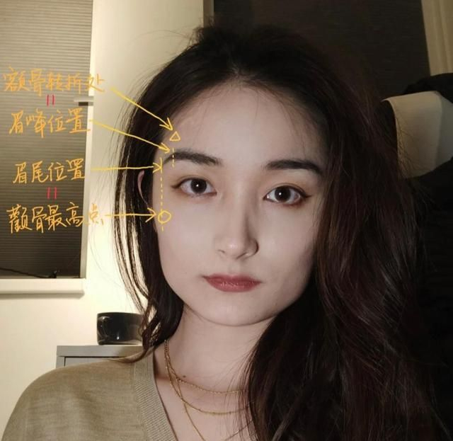 眉型别乱画!鹅蛋脸适合新月眉,长脸化平直眉,上挑眉是方脸专属