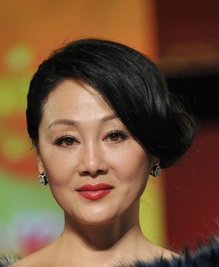 50多岁的王姬,这年龄好美丽|王姬|年龄_新浪新闻