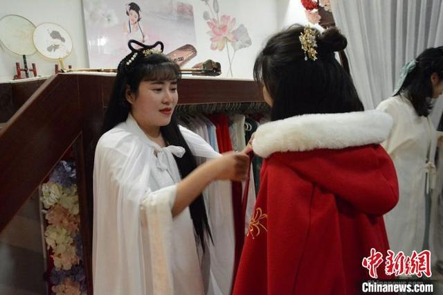 女子们换上古风服装。图片由受访者提供
