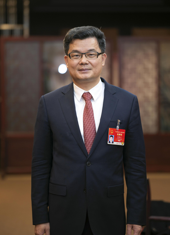 全国人大代表、广东省律师协会会长肖胜方。受访者供图