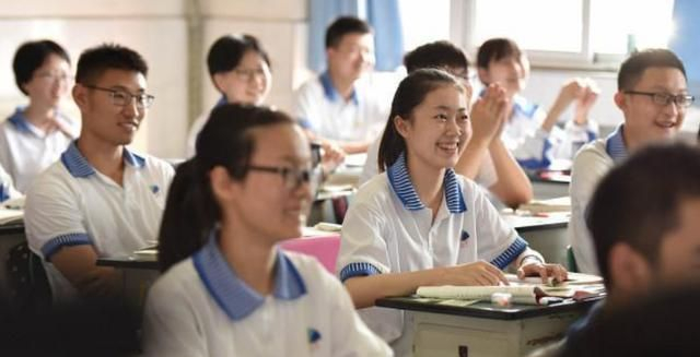05后初中生心中“校花”什么样?一个比一个甜美可爱,颜值很高