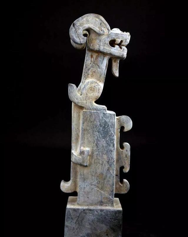 三星堆出土一枚龙印，可是龙印上有四个“诡异”印文，谁也不认识