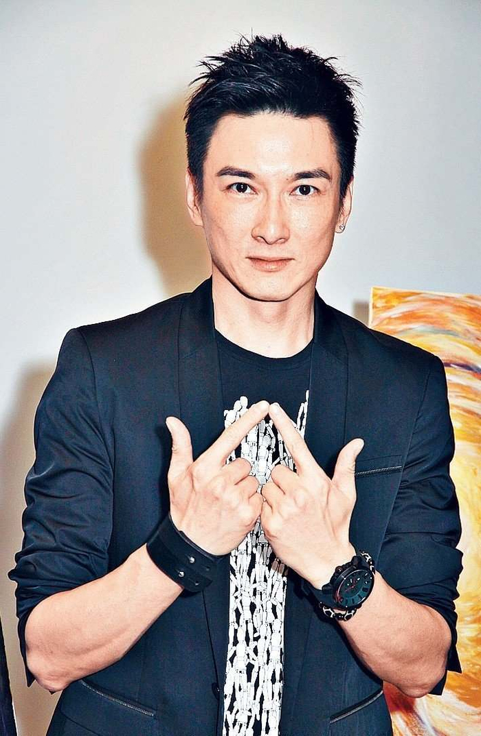 tvb男星与李佳芯饰演夫妻被网友调侃,曾因形象阴柔陷同性风波