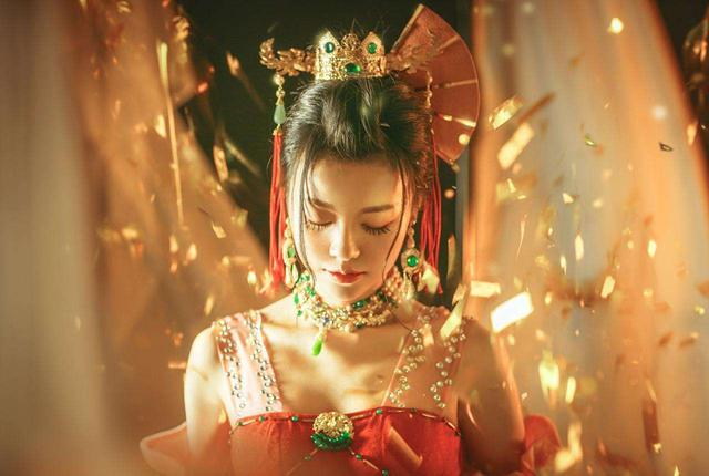 唐代胡姬美女遍布长安酒肆，经常去饮酒作乐是谁？