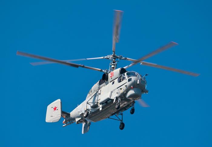 一代经典直升机卡27蜗牛机长12米且旋翼直径超过15米