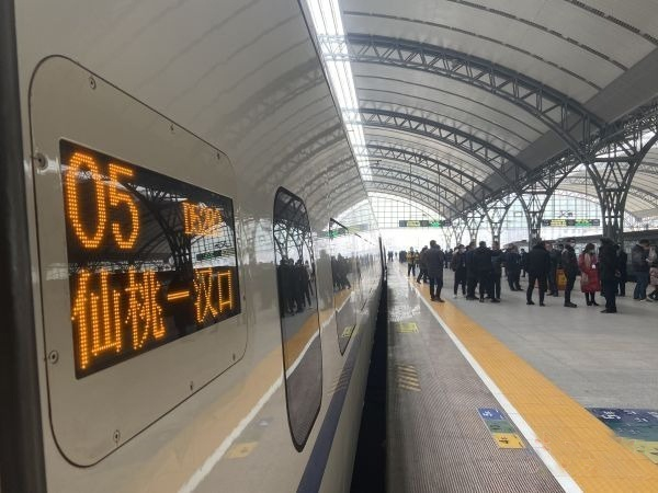 调图后武仙城际增开列车。王谦摄