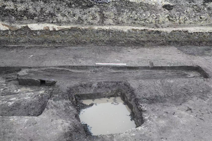 独木舟出土（央广网发 王永磊摄）