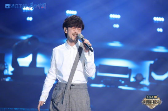 ▲周传雄参加音乐综艺《天赐的声音2》。