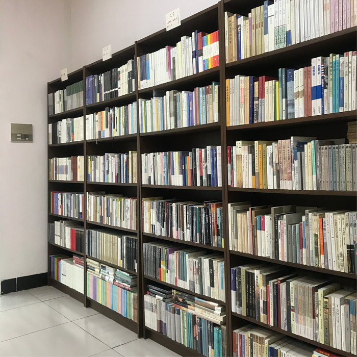 位于北京回龙观新址的参差书店 图片由受访者供图