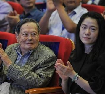 99岁的杨振宁,在国内功名卓著,他的3个子女在美国又过得如何?|教育|父亲|三个孩子|杨光宇|父母_新浪新闻