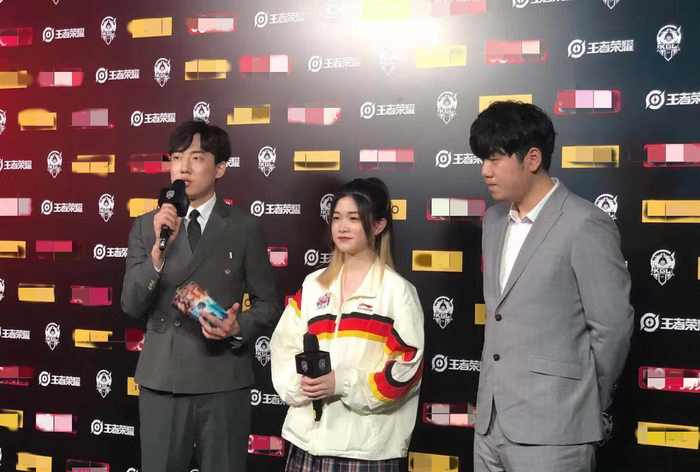 kpl李九嫣因参加综艺与钎城分手?直播顶撞领导,还偷加npc微信