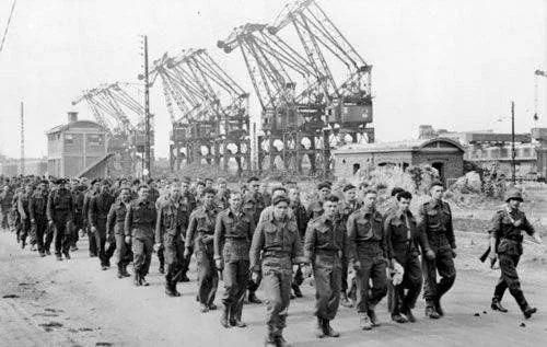 英美盟军为何在1942年拖延开辟新战场而1944年急着开辟？