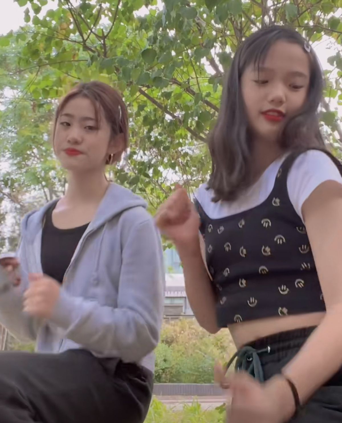 钟丽缇二女儿穿露脐装热舞，动作利落女团范十足，五官立体显高级|张思捷|张伦硕|时装周|中国风_新浪娱乐_新浪新闻