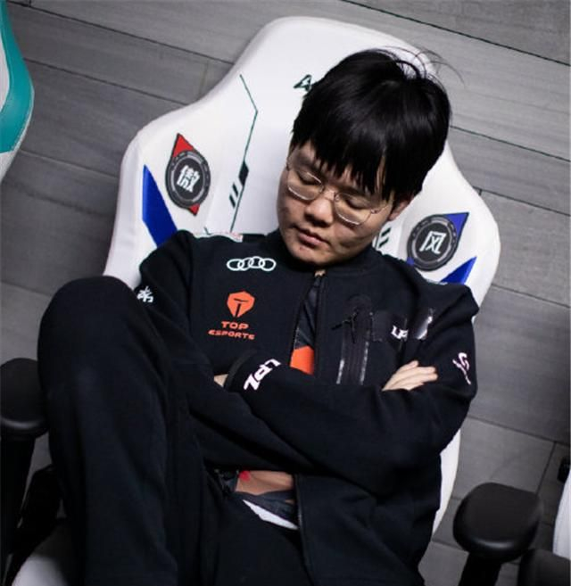 阿水放歌庆祝tes换上单?